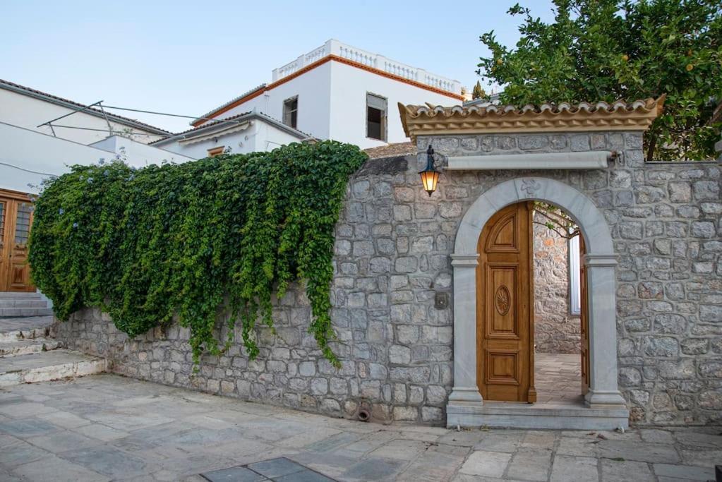 Mansion Eugenie Vila Hidra Exterior foto