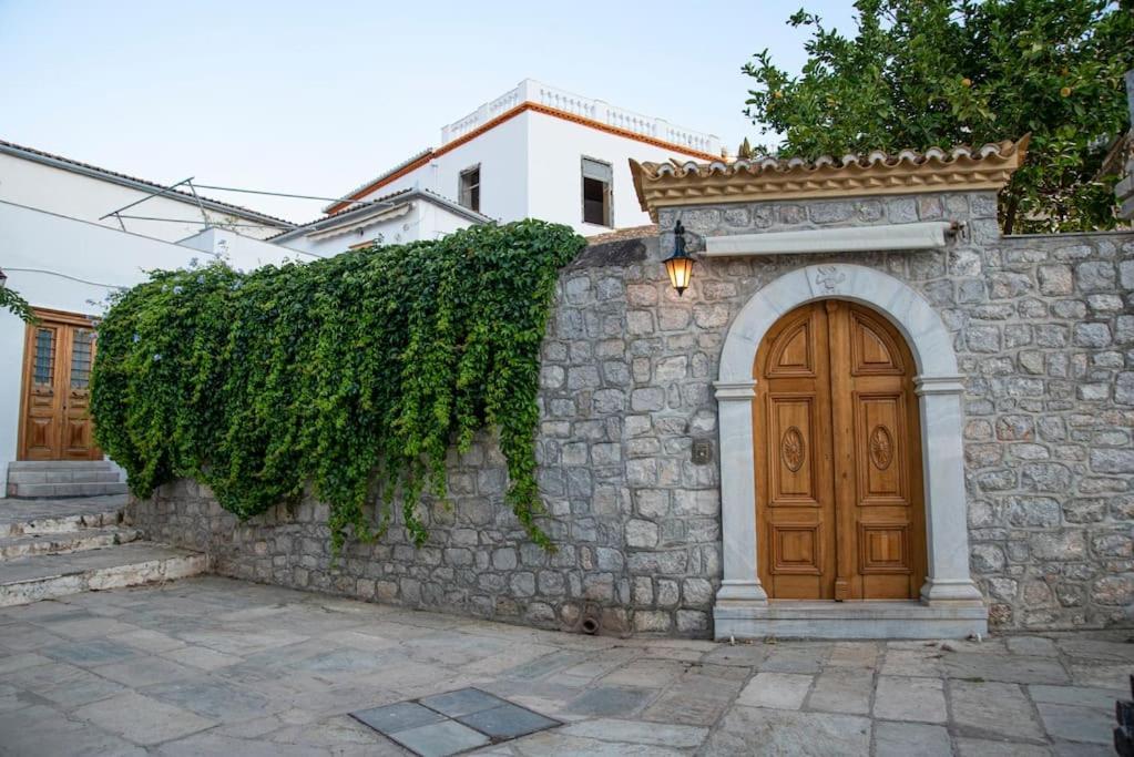 Mansion Eugenie Vila Hidra Exterior foto