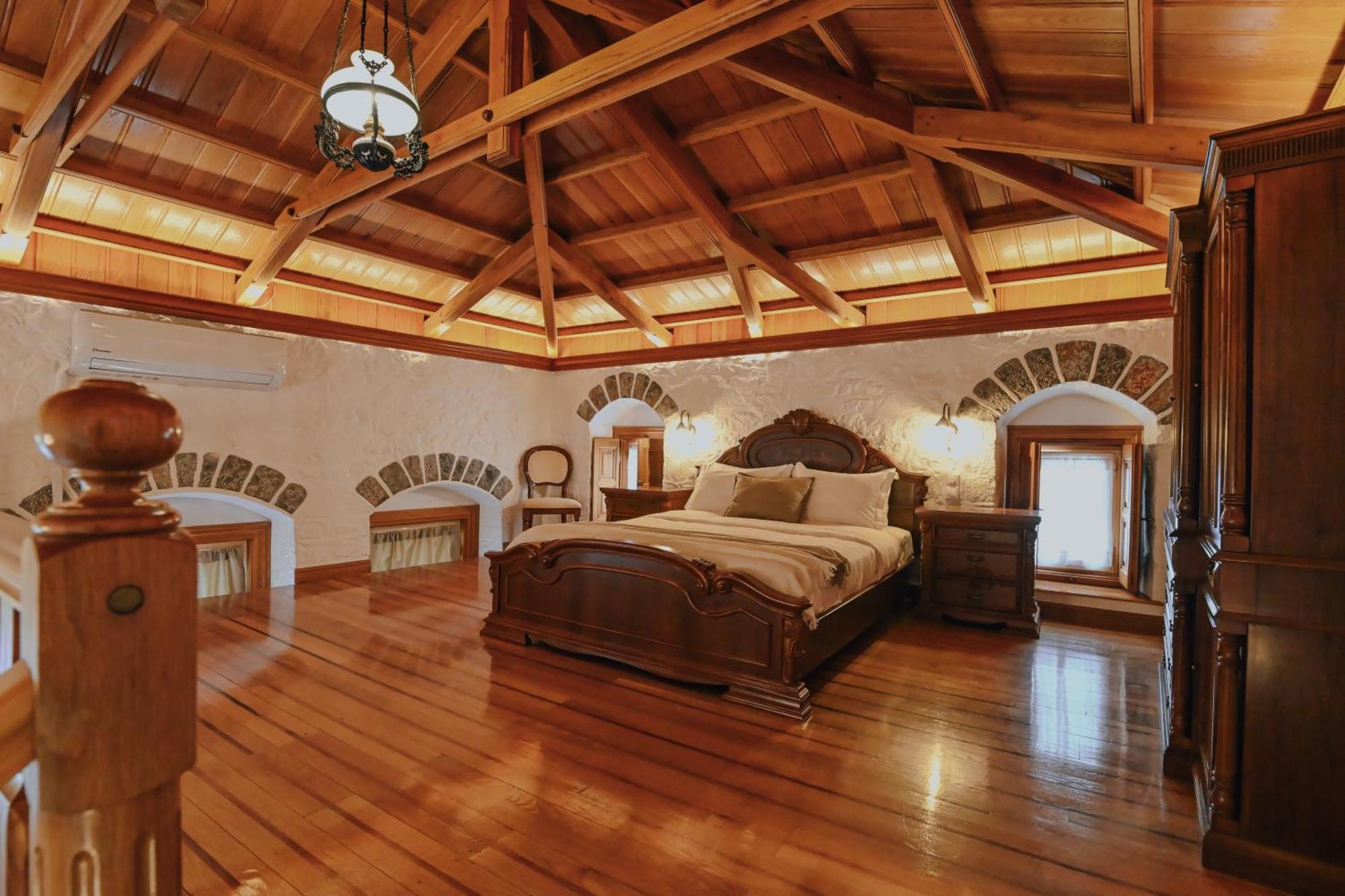 Mansion Eugenie Vila Hidra Exterior foto